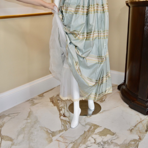 Vintage 3-Piece Ensemble IIvory Embroidered Blouse, Silk Skirt & sash, Rizkallah - Picture 10 of 16